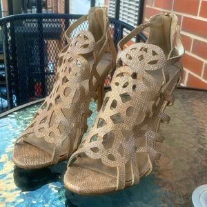 Madeline Stuart Gold Heels 10